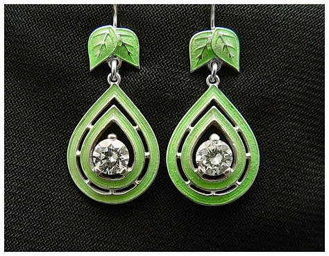 18K white gold earrings with green enamel and diamonds