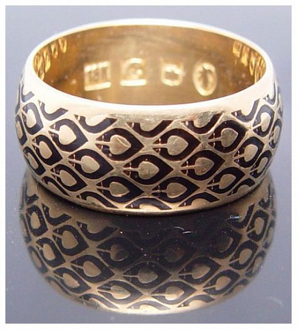 18K yellow gold band with black enamel hearts