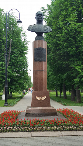 Эмблема ВВС готовая на памятнике Зайцева В.А. в г.Коломне в сквере Зайцева.
