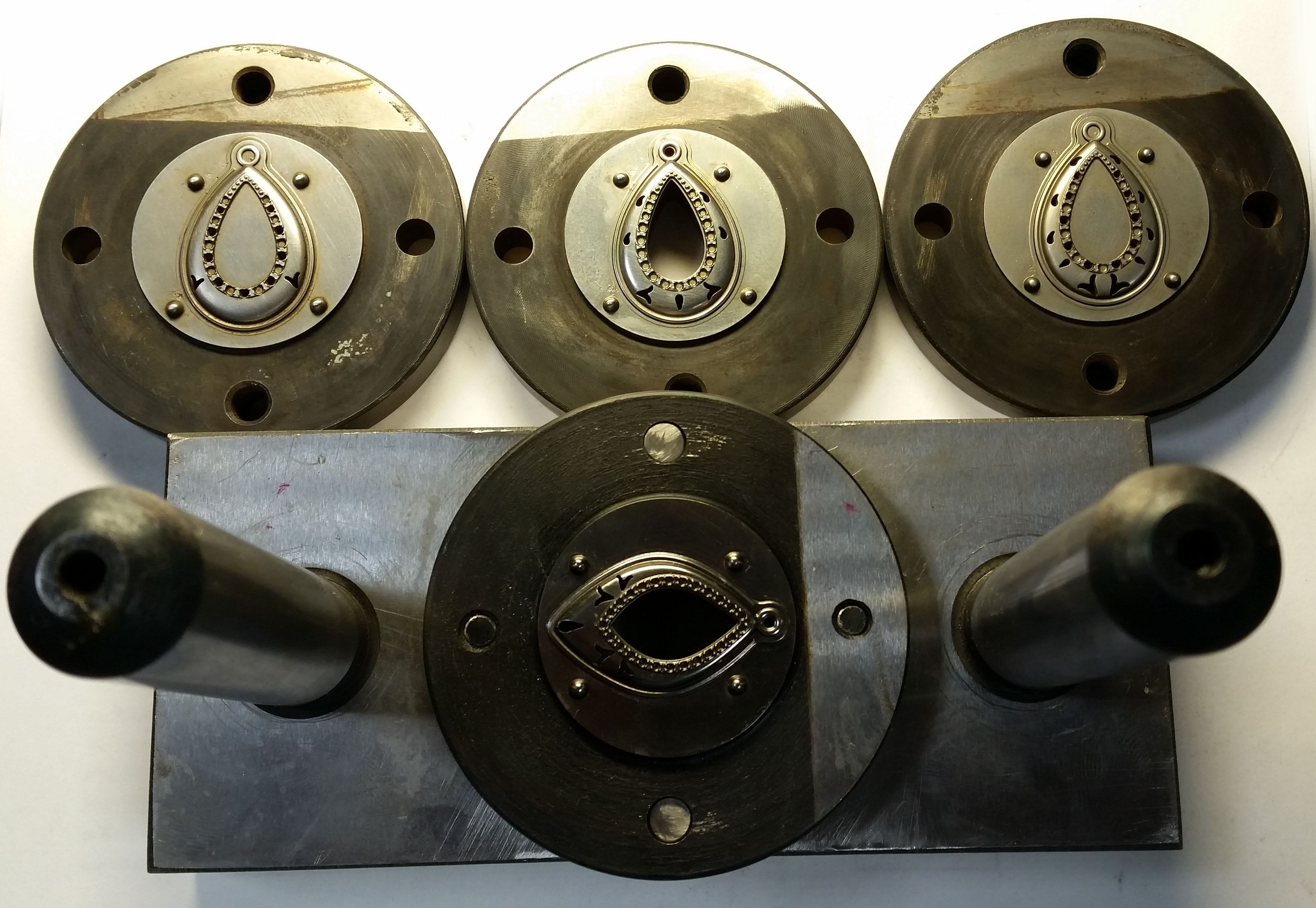 штамповка в ювелире. штамповка в ювелирке. штамповка ювелирных изделий. штамп ювелирный. красивый штамп по металлу.