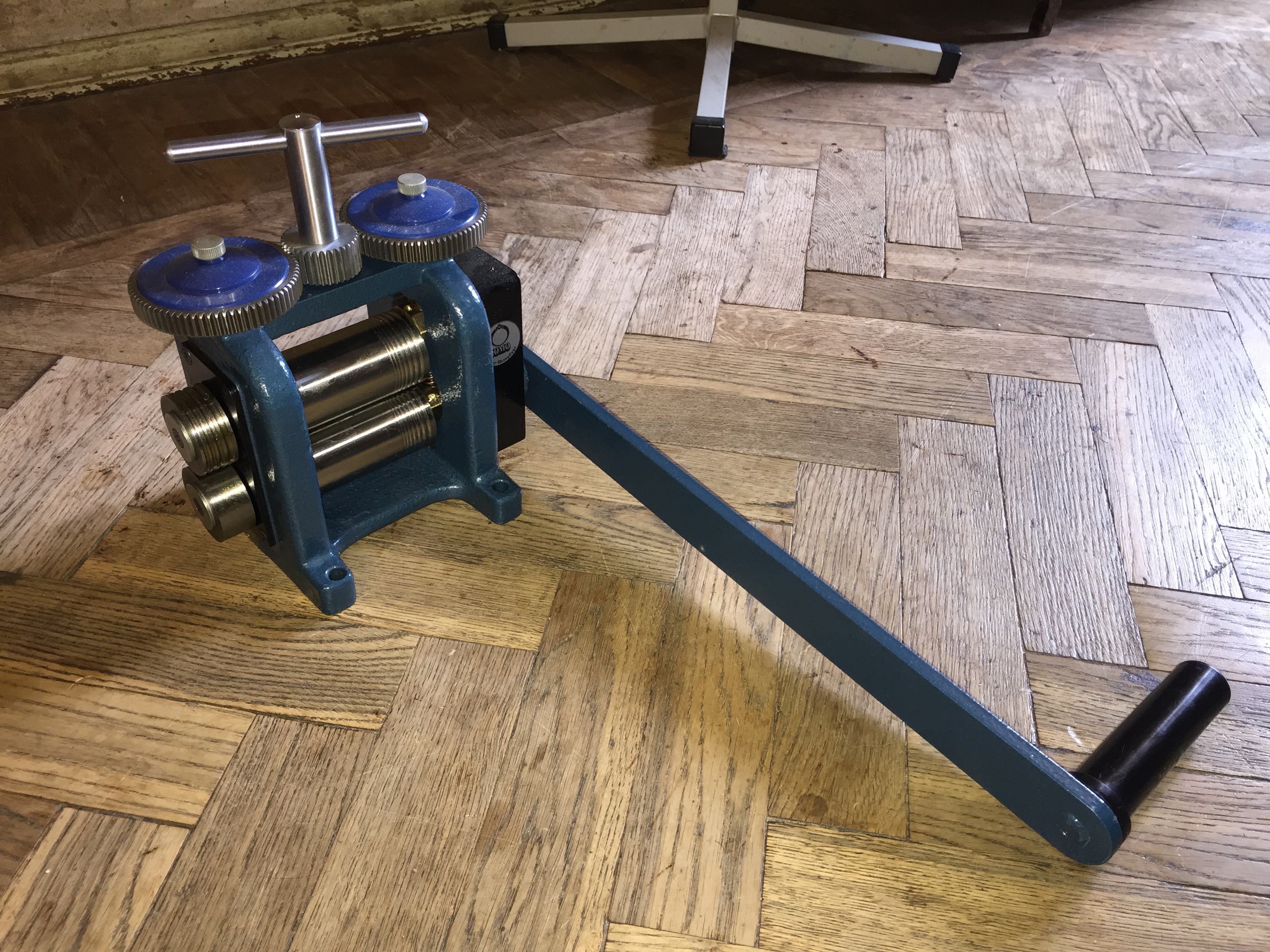 Вальцы для прикатки линолеума своими руками