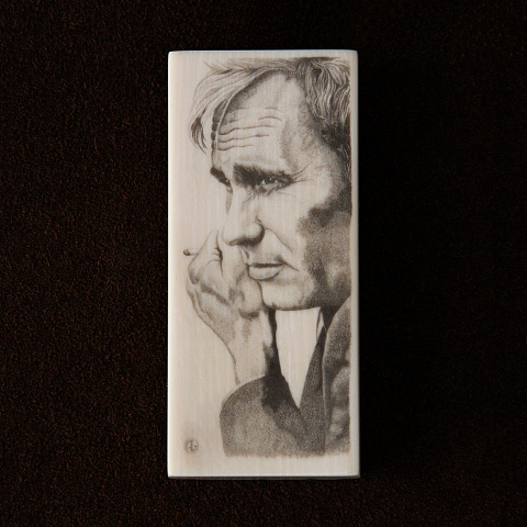 Василий Макарович Шукшин (1929-1974г).
Бивень мамонта, 64х28 мм. Скримшоу. 2017 