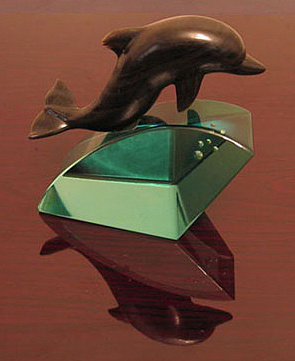 дельфин из обсидиана