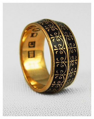 18k yellow gold band with black enamel