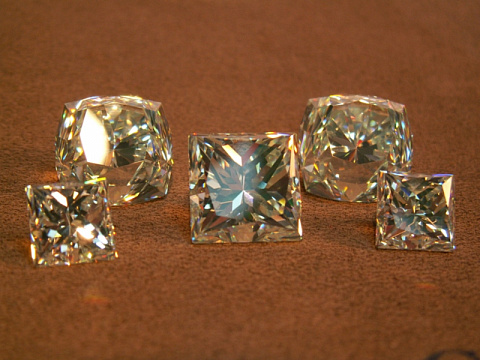 Не кладите рядом с бриллиантами -