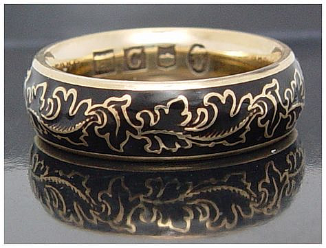 18K gold band with black enamel