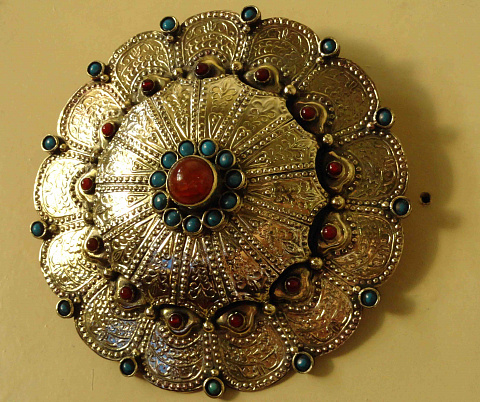Туркменское национальное украшение.Брошь(племя йомуты) серебро,позолота,сердолик, фирюза 2013