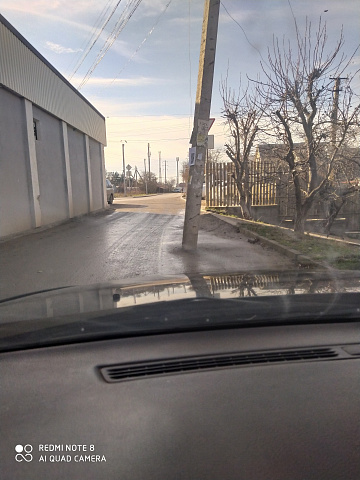 Вот такая достопримечательность есть у нас на районе!- давно хотел сфоткать.