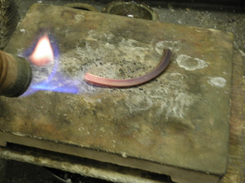 обязательно отжигаем, чтобы не трескалось