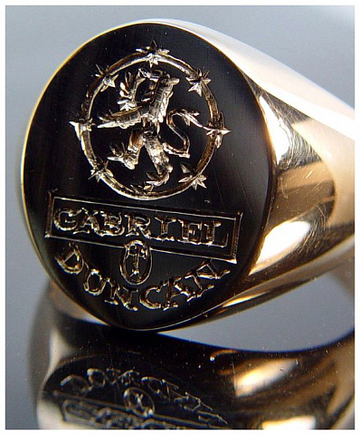 Family crest. Gold signet ring. Hand engraving